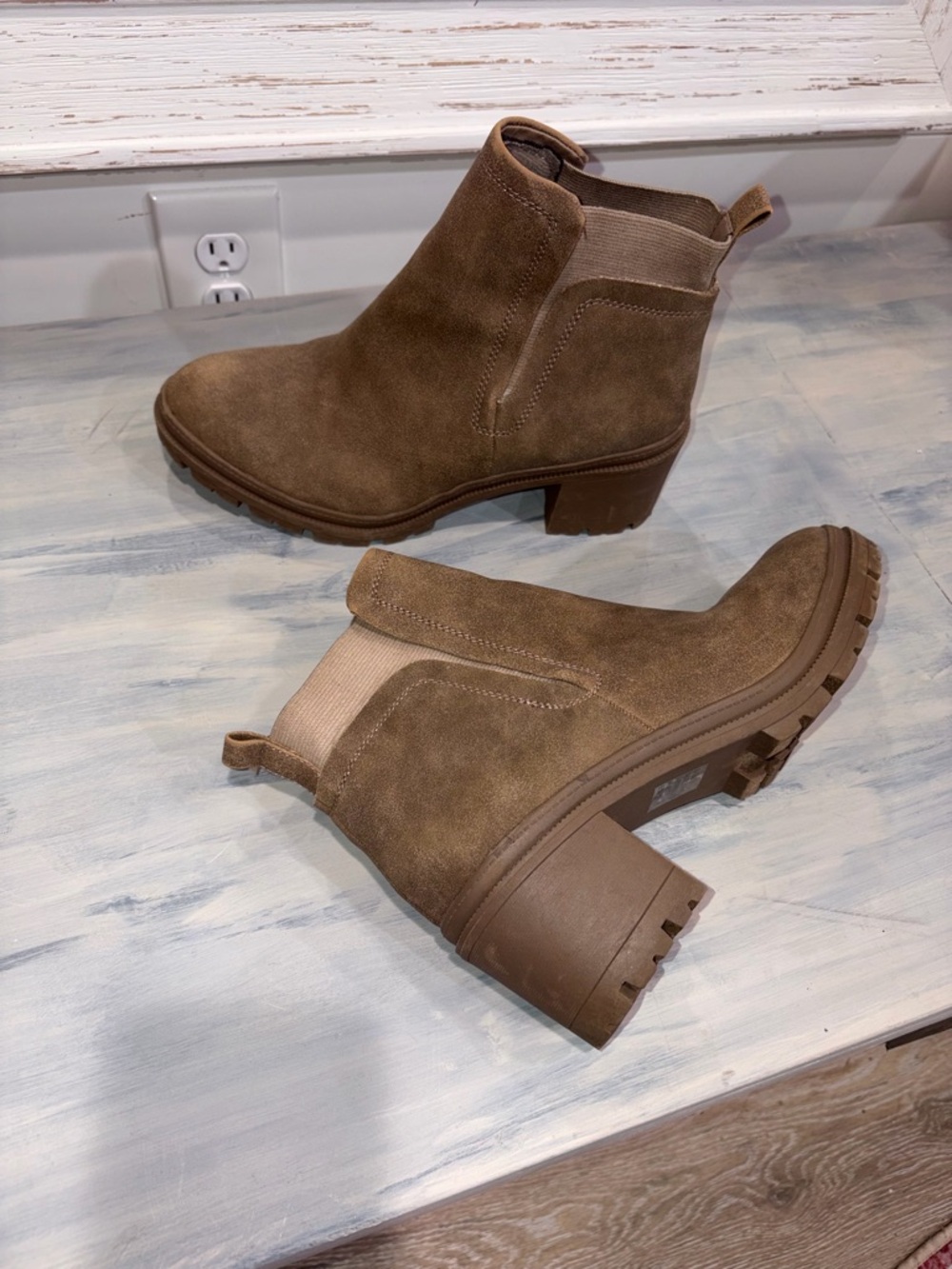 Jellypop Taupe/gray Chelsea Lug Heel Booties